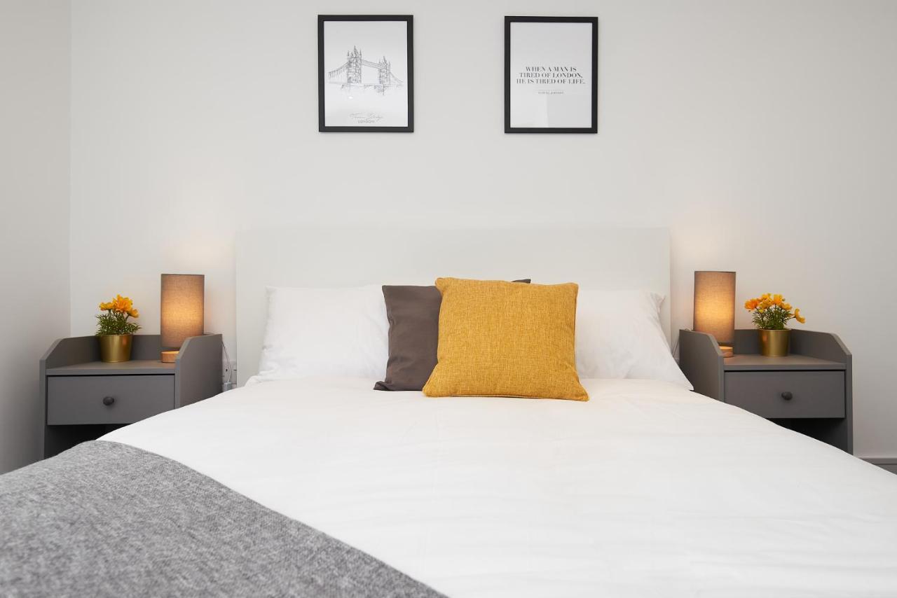 High Spec 2 Bed Apartment W/Parking Available 런던 외부 사진