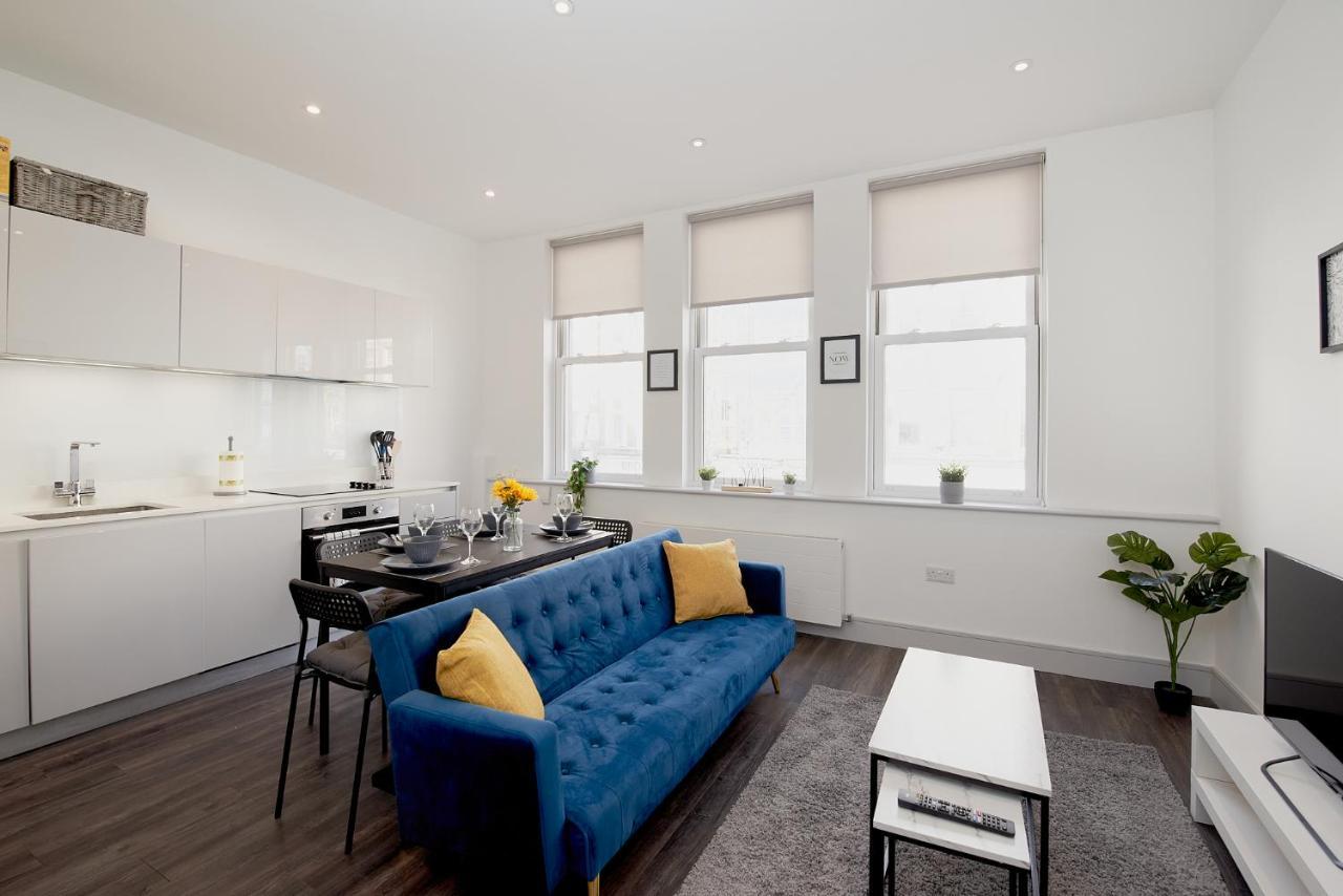 High Spec 2 Bed Apartment W/Parking Available 런던 외부 사진