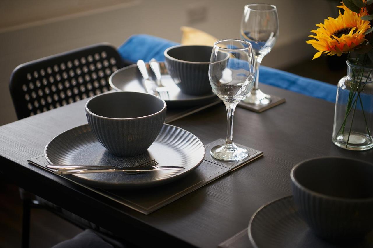 High Spec 2 Bed Apartment W/Parking Available 런던 외부 사진