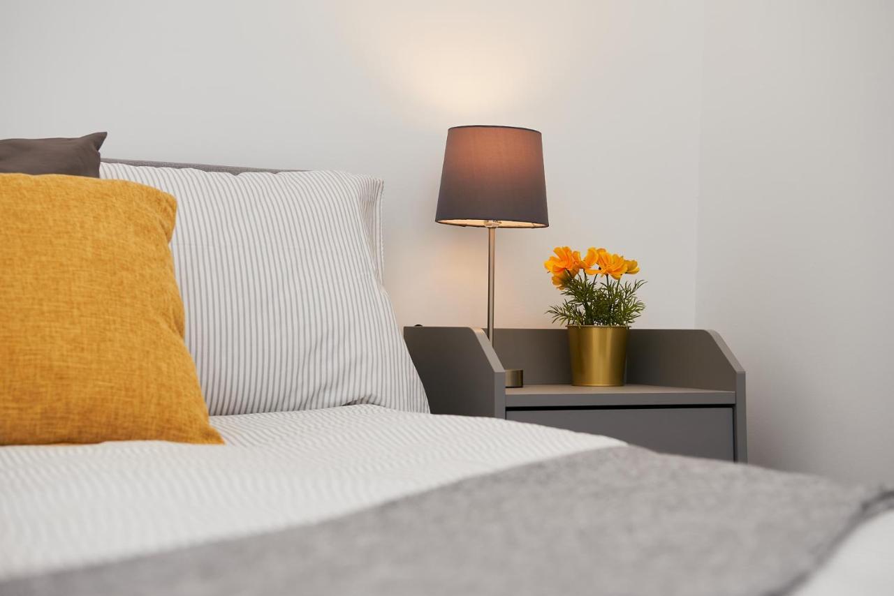 High Spec 2 Bed Apartment W/Parking Available 런던 외부 사진