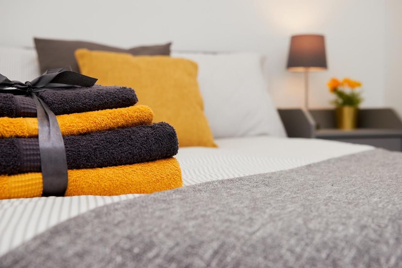 High Spec 2 Bed Apartment W/Parking Available 런던 외부 사진