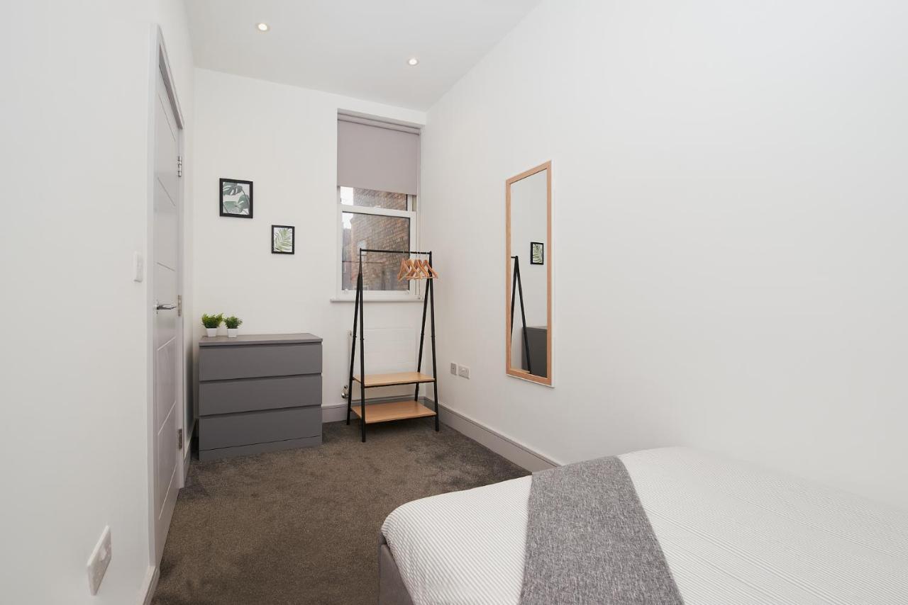High Spec 2 Bed Apartment W/Parking Available 런던 외부 사진